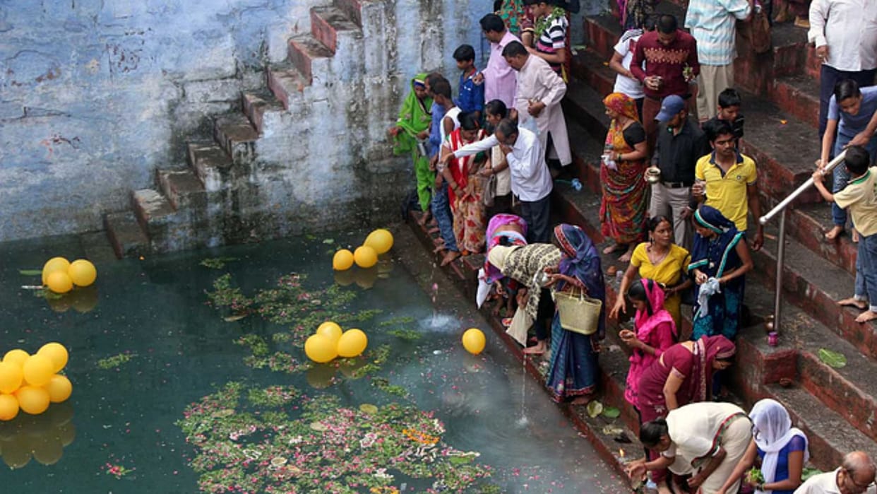 Nag Panchami 2025 Special importance of bathing in Nagkup of Kashi on Nag Panchami