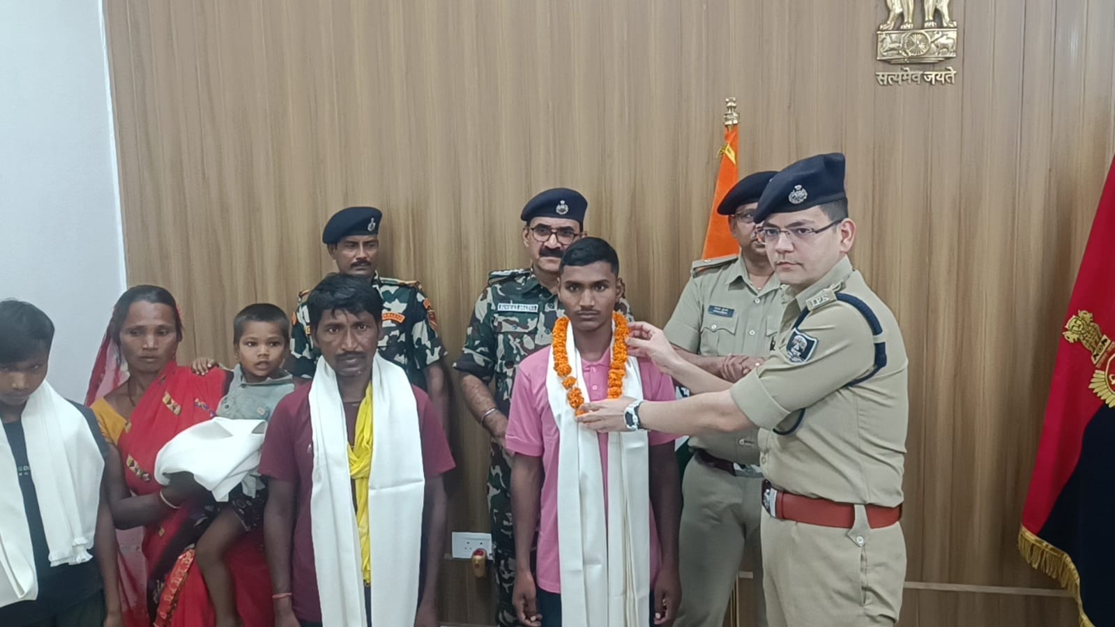 नक्सली भोला कोरा ने किया आत्मसमर्पण