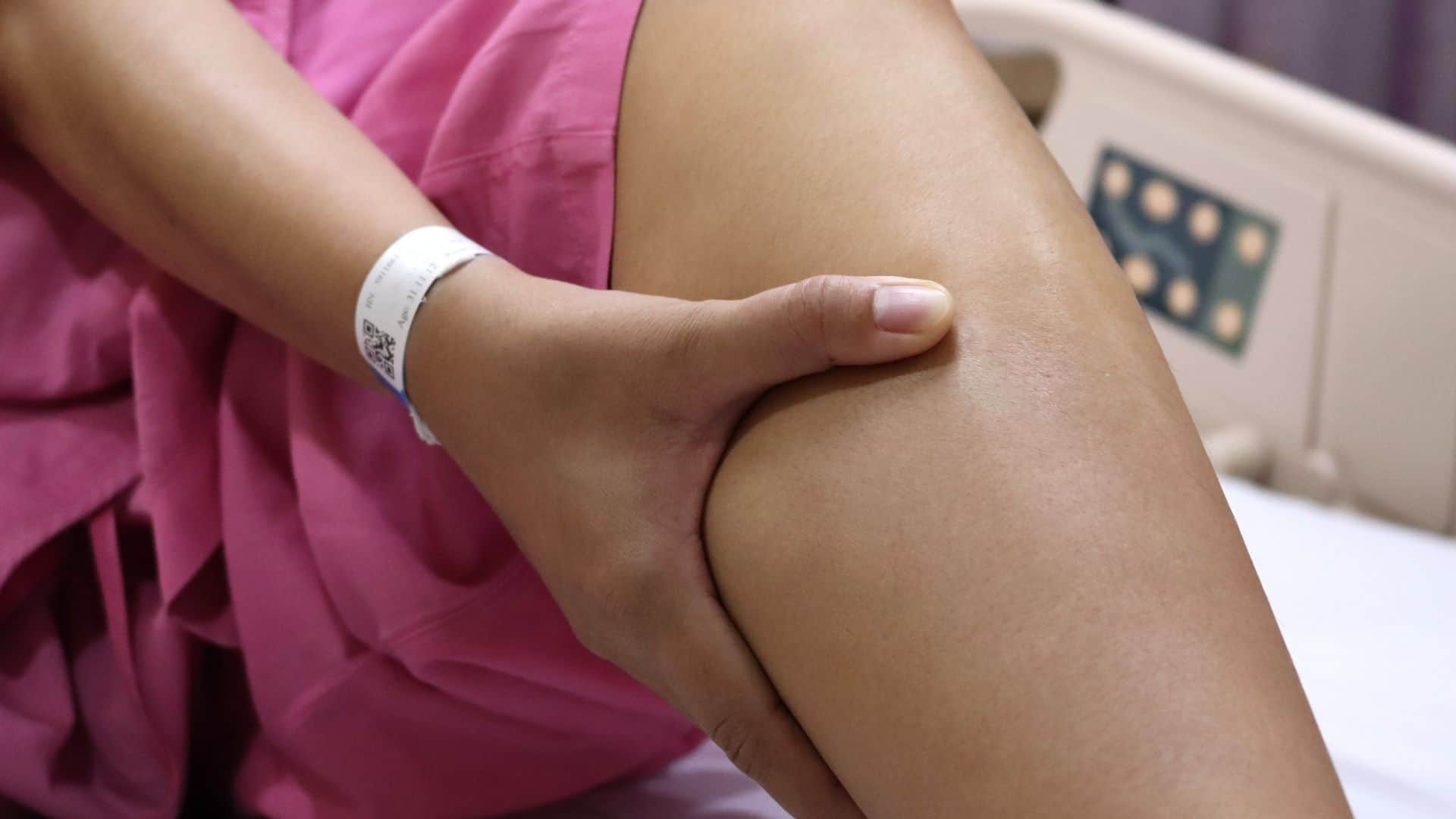 Legs Feel Numb or Tingling Frequently Know About Condition Reason health Problems