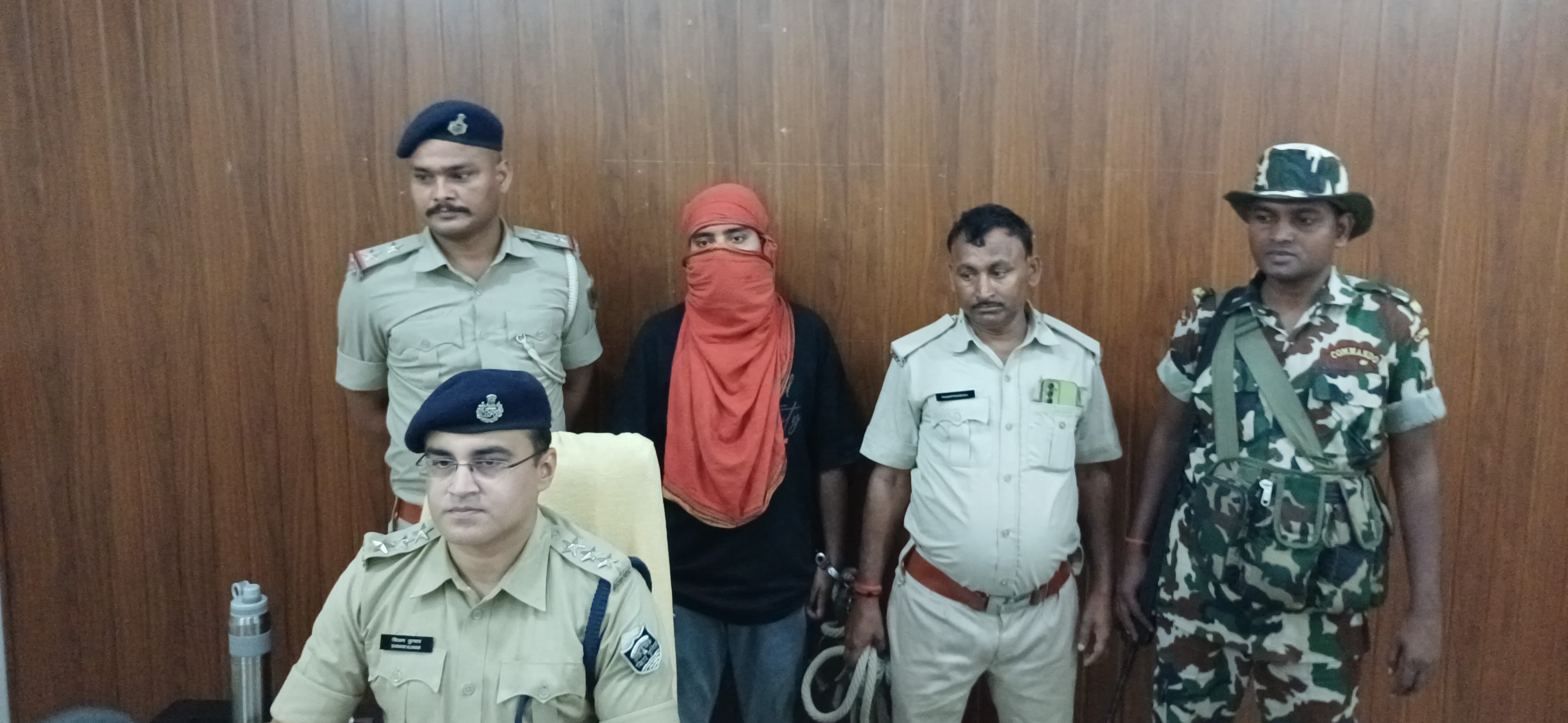पुलिस की गिरफ्त में आरोपी