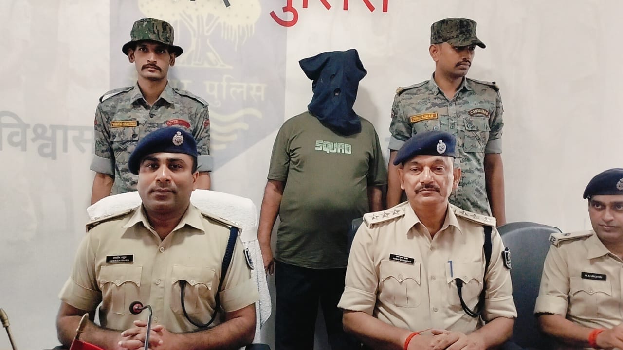 पुलिस की गिरफ्त में आरोपी