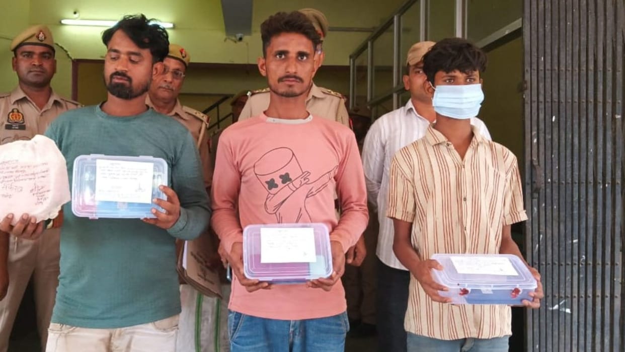 Kanwar Yatra 2025 Three accused of gang who stole by posing as fake Kanwadias arrested in mirzapur