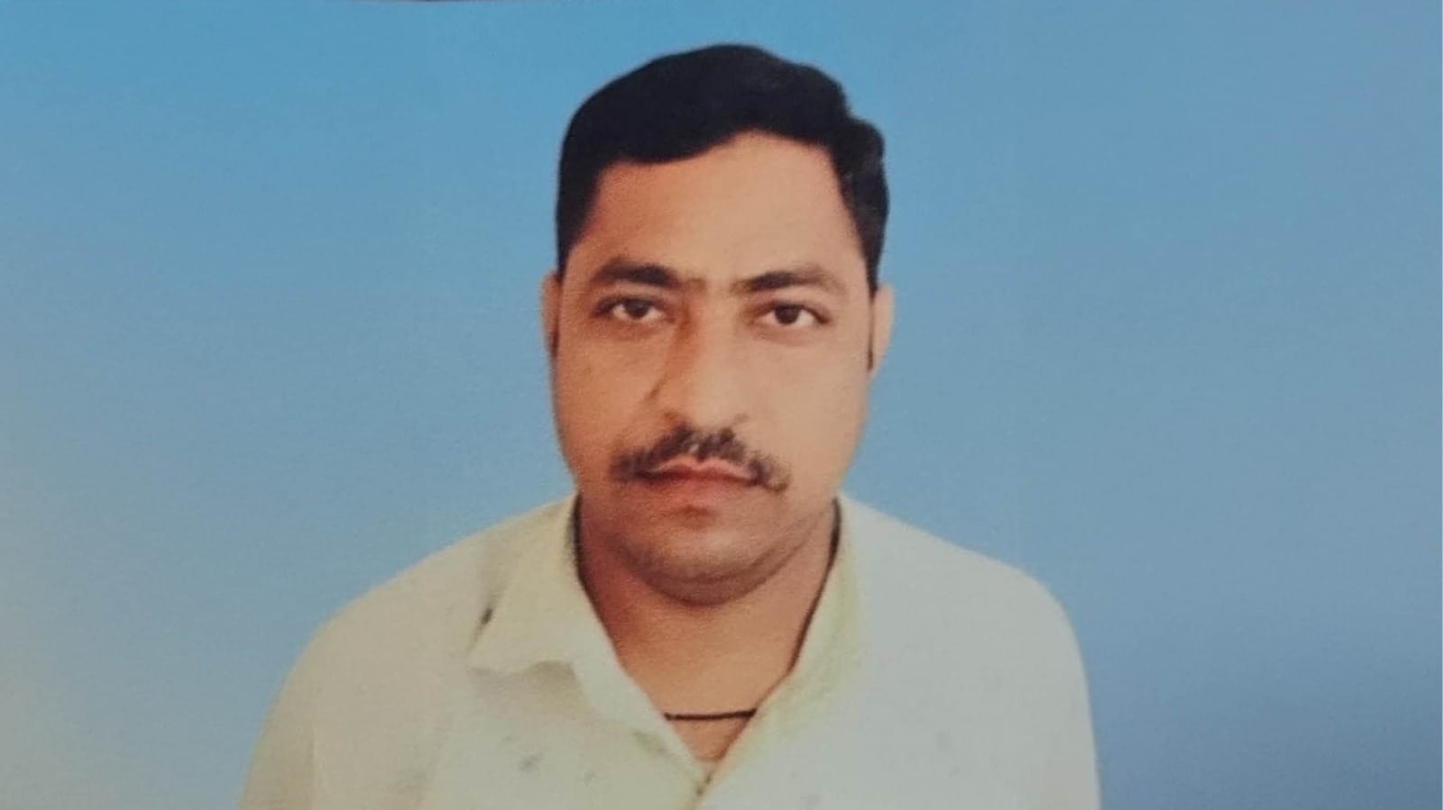Father killed his daughter suspecting her of love affair and then hanged himself in greater noida
