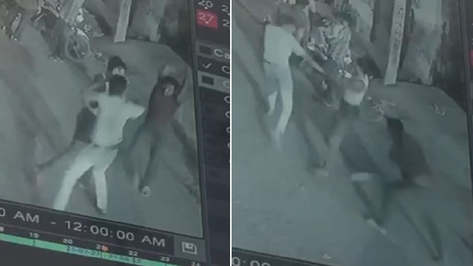 Shopkeeper beaten up for asking money to repair mobile
