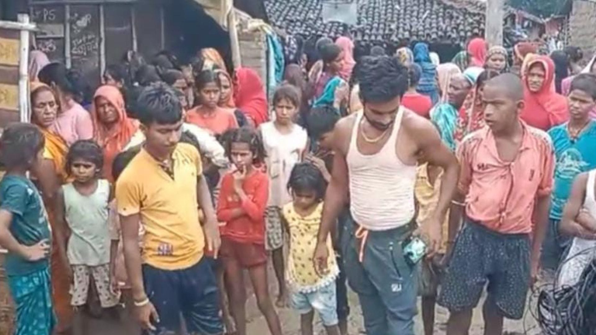 रोते बिलखते परिजन