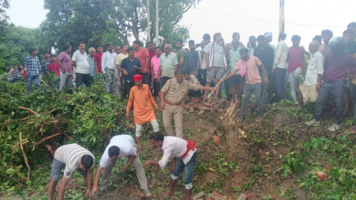 laborer died after being crushed tractor trolley overturned owner took trolley left body