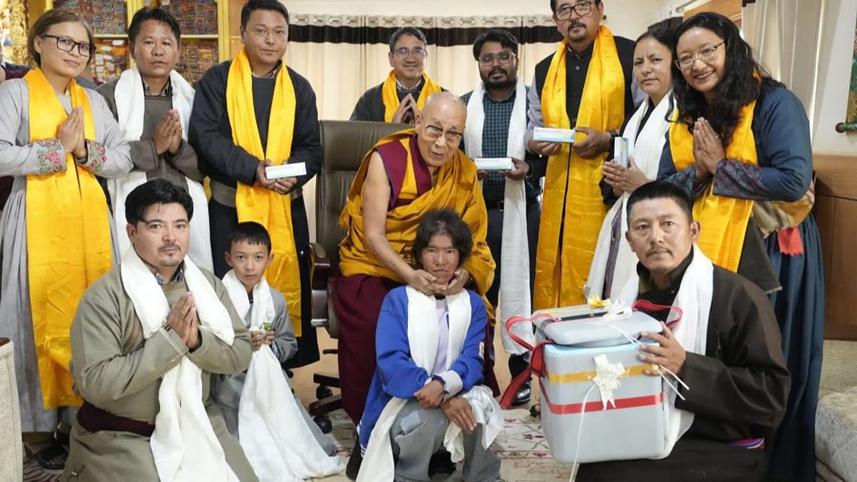 Ladakh: Daughters of Ladakh will get free cancer vaccine, Dalai Lama started vaccination campaign