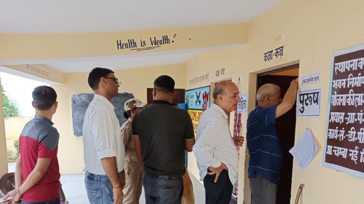 Uttarakhand Panchayat Chunav: दूसरे चरण में बारिश के बीच जमकर बरसे वोट, 70% हुआ मतदान, पहले में 68 फीसदी