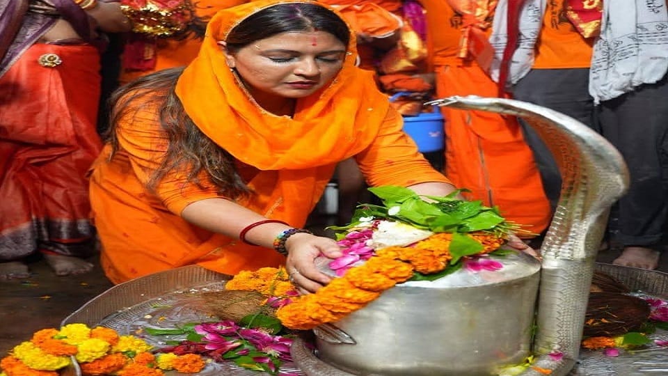 BJP MLA Bhavna Bohra completed 151 km long Kanwar Yatra on foot performed Jalabhishek at Bhoramdev temple in K