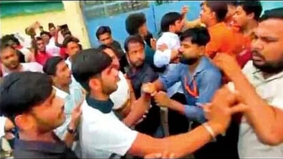 Fighting and stone pelting among VHP workers for post when police used batons people ran away in kanpur
