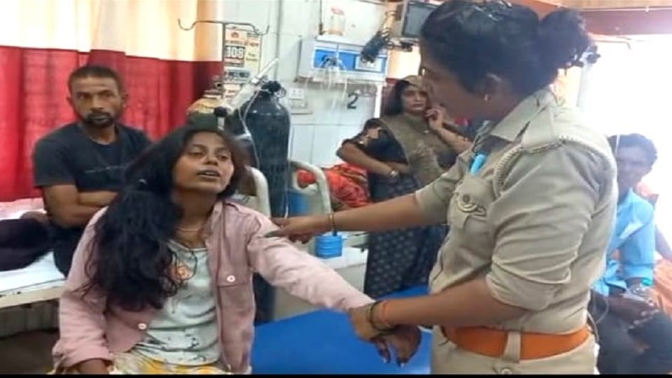 girl consumed poison in the police station