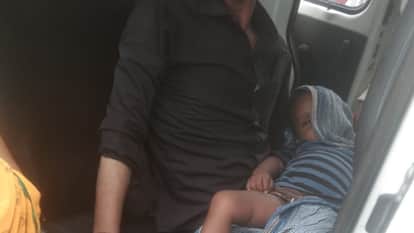 Bhind News: Two innocent brothers sleeping with their mother were bitten by a snake