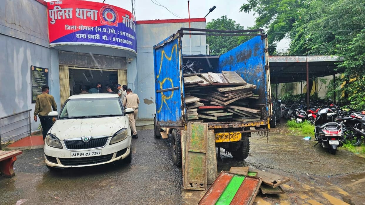 Bhopal News: They used to do recce in luxury car, then used to rob deserted houses; Police caught 5 miscreants