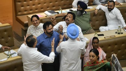 Chandigarh Municipal Corporation meeting today Mayor harpreet kaur babla all update