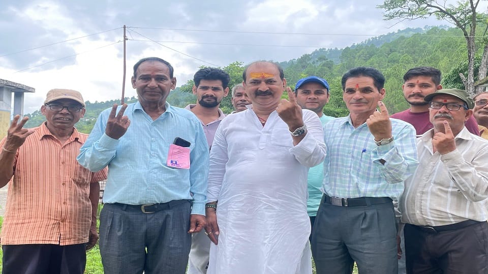 Enthusiasm was also seen among the political stalwarts for forming the Panchayat government in almora