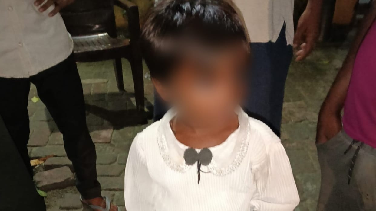 In Shahjahanpur a drunk father hung his daughter from a bridge people saved her