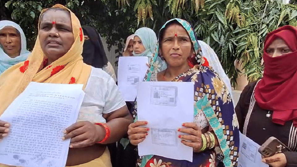 accused woman disappeared after taking lakhs of rupees of women