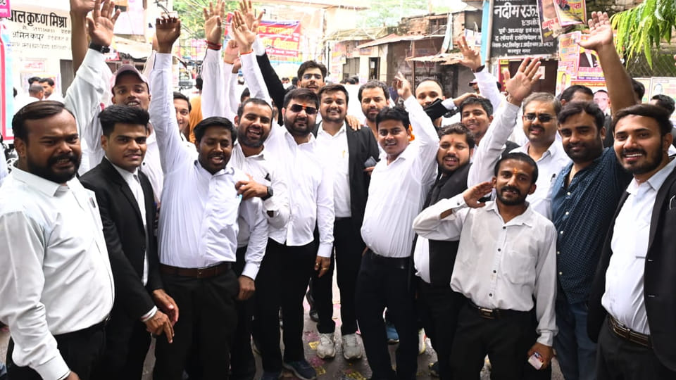 kanpur: loyars esosieshan chunaav mein kisee pratyaashee ne vaapas nahin lie parche kaanapur. loyars esosiesh