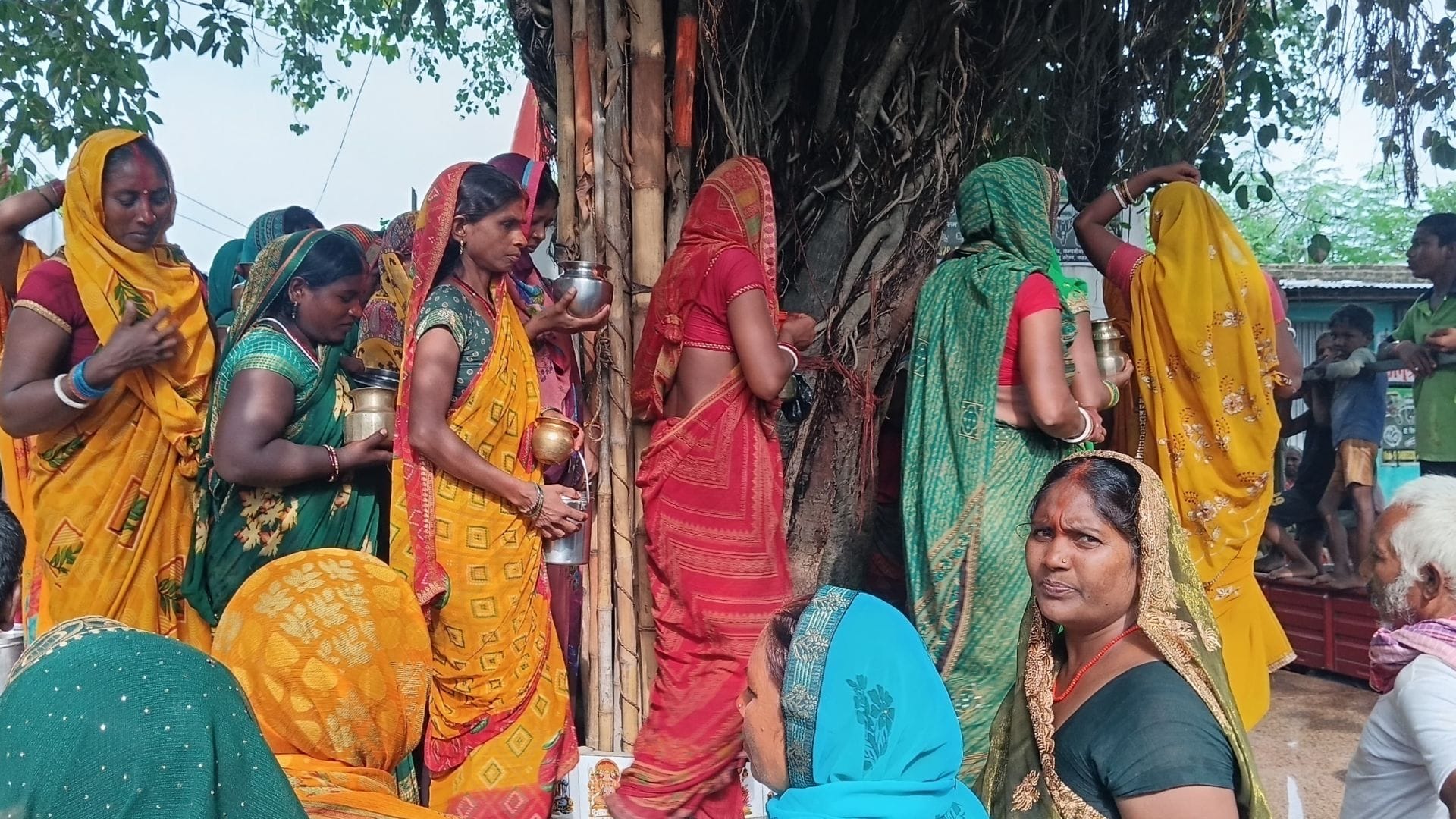 महिलाओं ने की पूजा