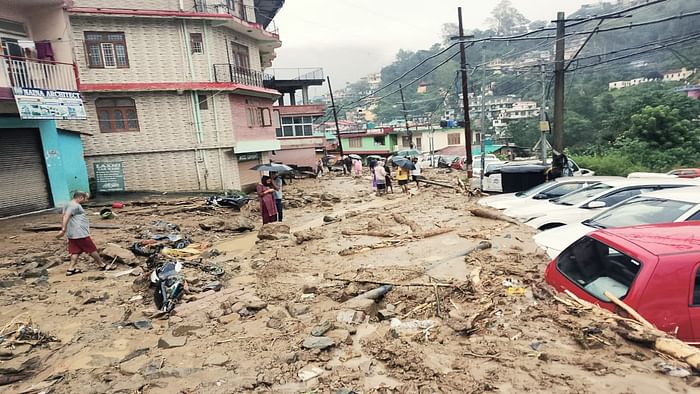 himachal Cloudburst wreaks havoc again in Mandi, many vehicles buried under debris, devastation in pictures