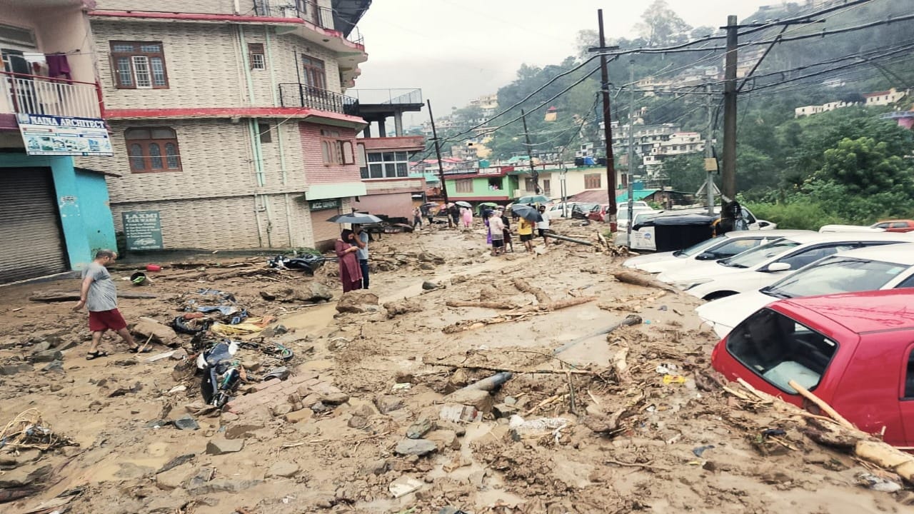 himachal Cloudburst wreaks havoc again in Mandi, many vehicles buried under debris, devastation in pictures