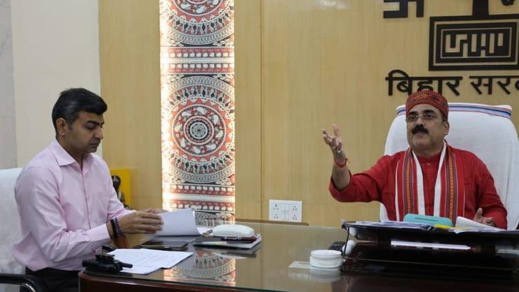 Bihar: पटना में जल निकासी को लेकर मंत्री जिवेश कुमार ने की समीक्षा बैठक, अधिकारियों को दिए सख्त निर्देश