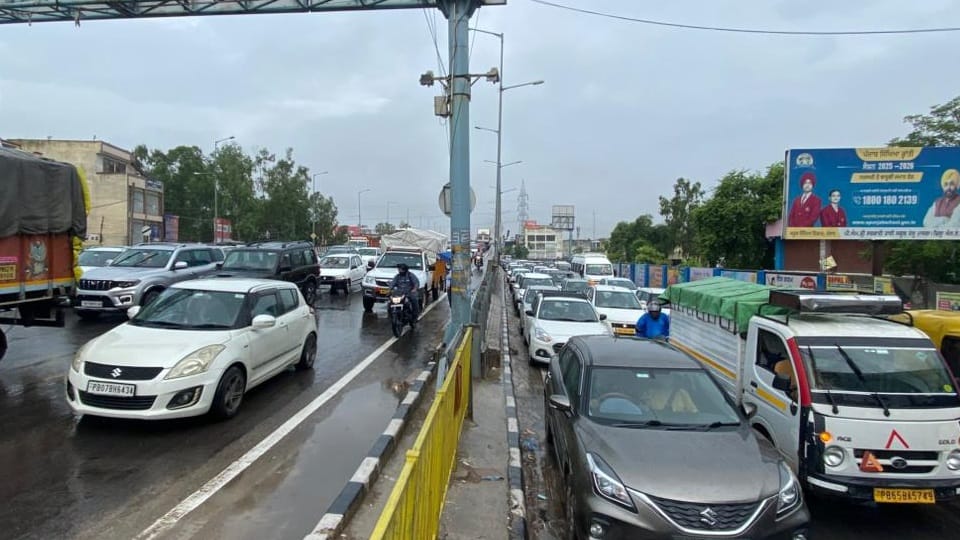 Rain in Mohali jaam on khrar flyover