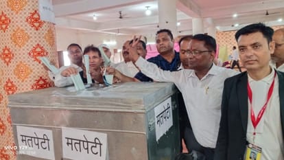 Moradabad Bar Election: 2423 advocates are voting for 21 posts, counting of votes will be done on July 30