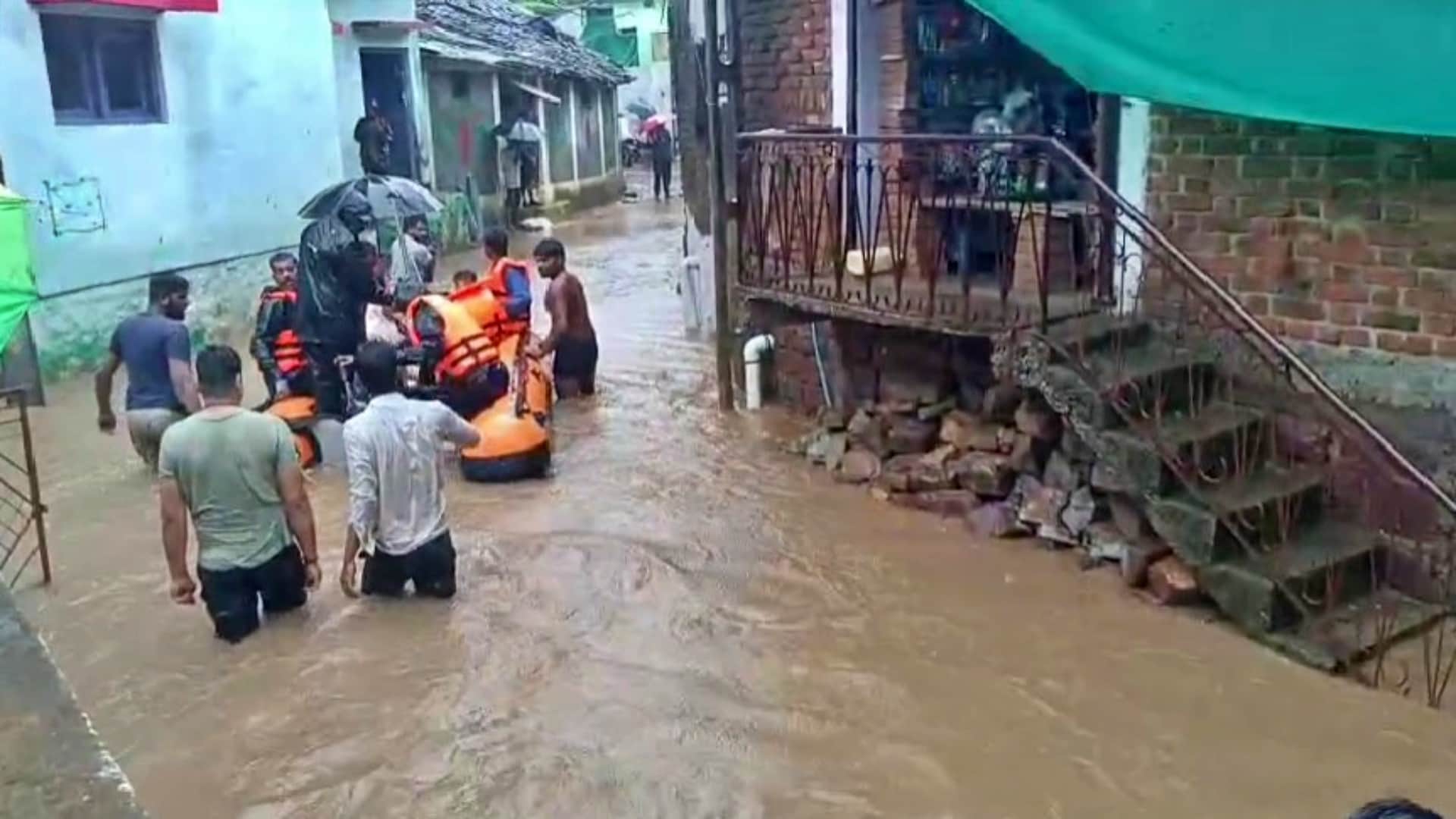Narsinghpur torrential rains, Khamaria Braj submerged; Richhai Dam overflows, many villages lost connectivity