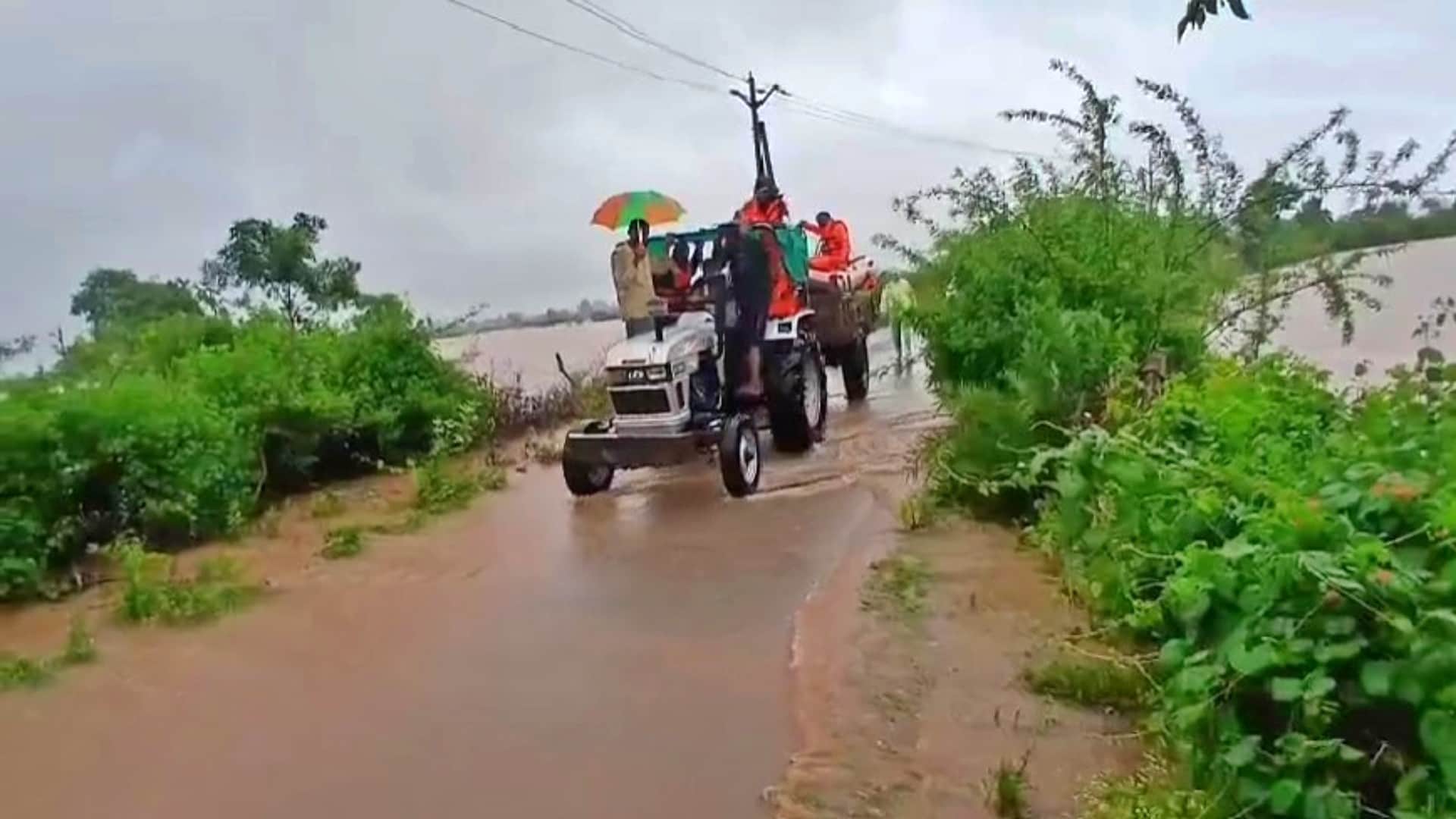 Narsinghpur torrential rains, Khamaria Braj submerged; Richhai Dam overflows, many villages lost connectivity