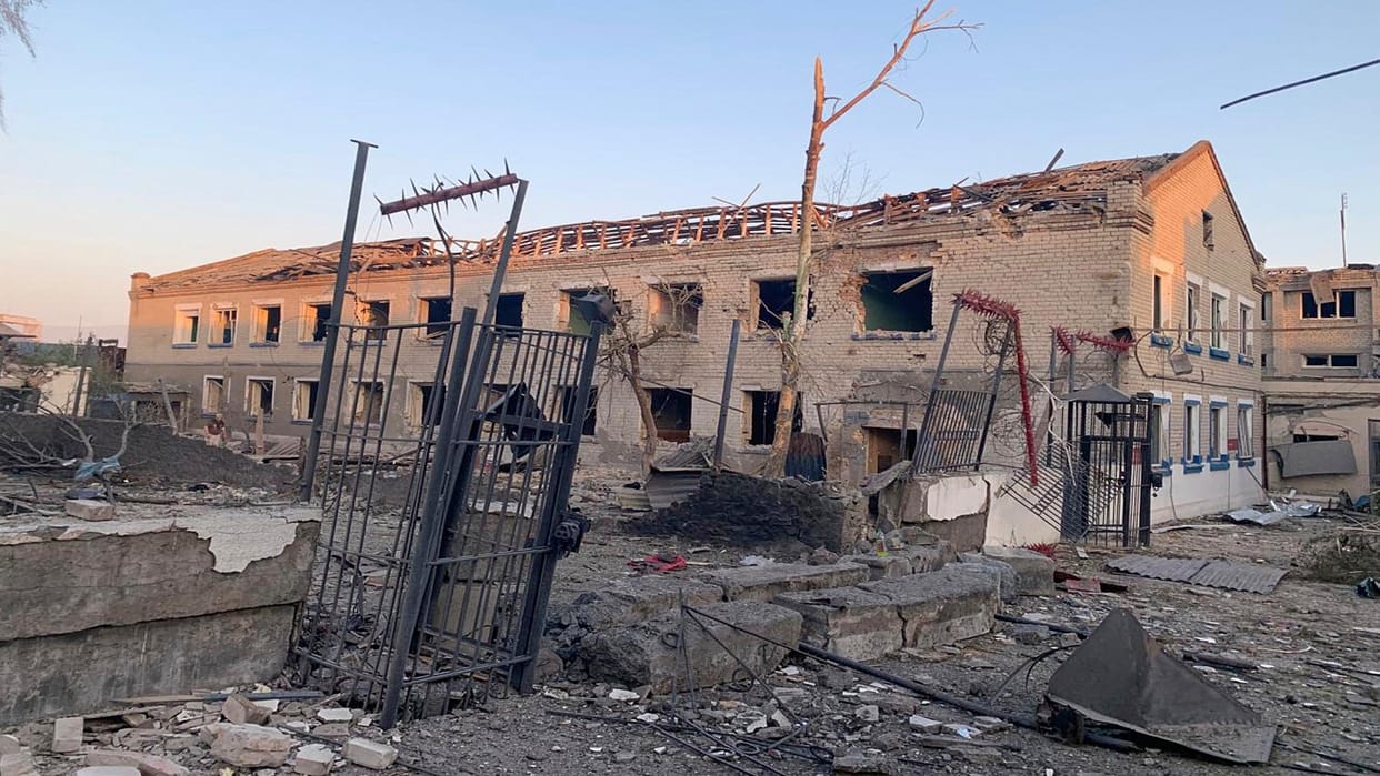 at least 20 people killed in Russian attacks on Ukraine, hours after Trump put pressure on Moscow