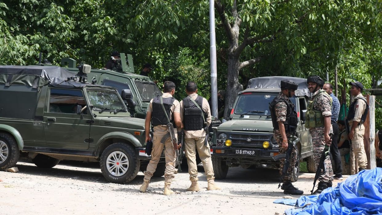 Massive crackdown underway in Srinagar against Over Ground Workers OGW linked to militant outfits, including J