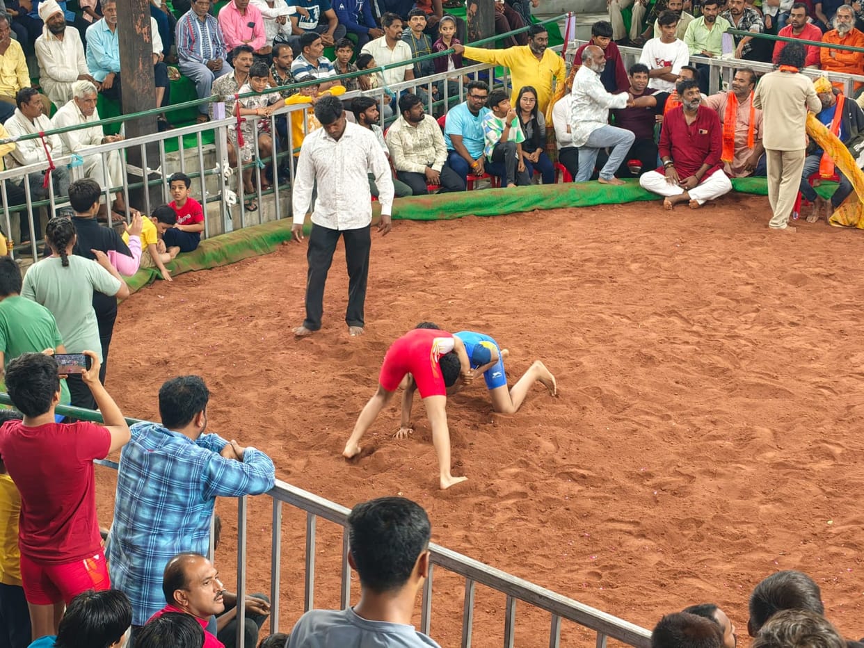 Indore: Nag Panchami was celebrated in Indore, traditional wrestling took place, crowd gathered for Bambi Puja