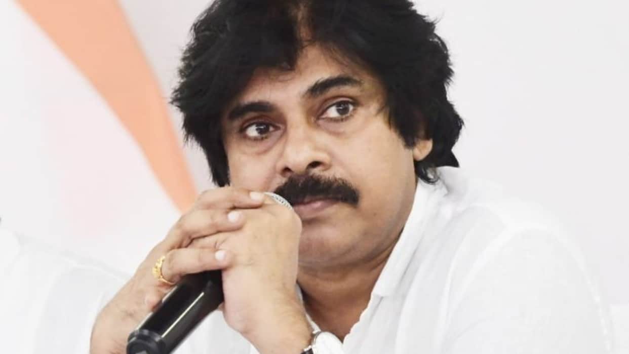 Pawan Kalyan calling Kangana Ranaut stronger actress than Kareena Kapoor Priyanka Chopra