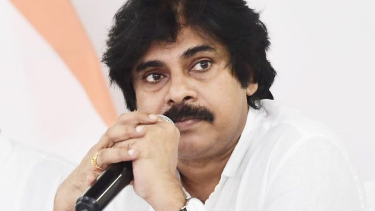 Pawan Kalyan calling Kangana Ranaut stronger actress than Kareena Kapoor Priyanka Chopra