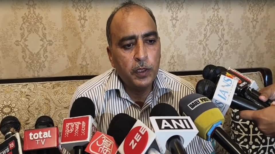 राजेश नरवाल, विनय नरवाल के पिता