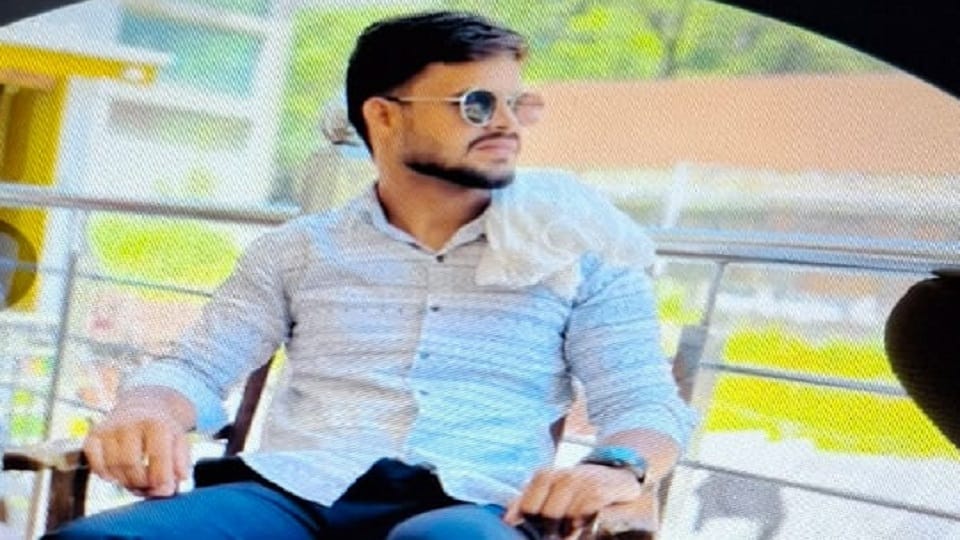 Meerut: Argument over keeping a chair in the shop, son of a retired home guard murdered by slitting his neck