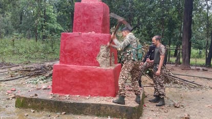 Big action by security forces on the first day of M        काली पोद की चोरनी को फट फटी पर / से .. चोदो  आंदोलन           Week four Naxalite memorials demolished in Bijapur