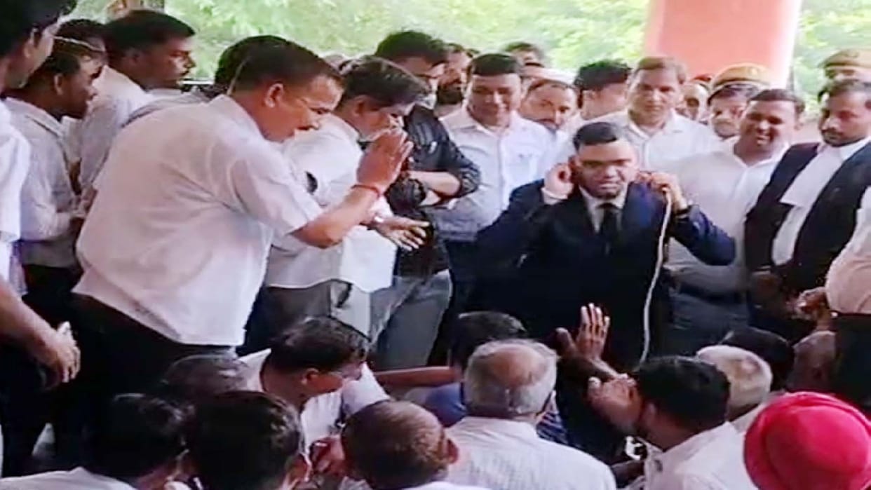 SDM made him do sit-ups while holding his ears in Shahjahanpur Powayan