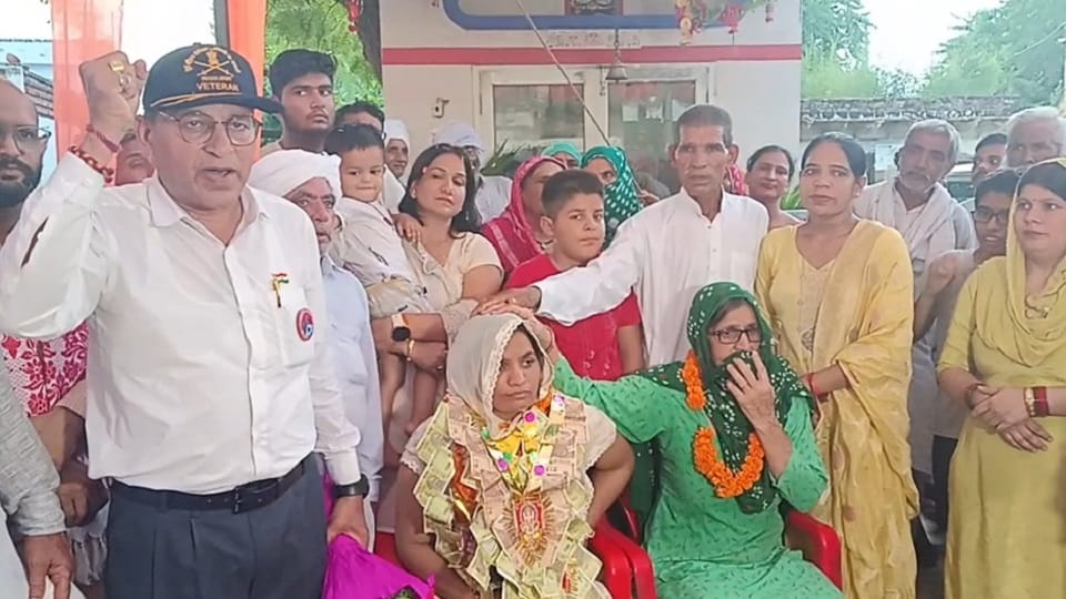 Martyr Arvind wife gets honor from the President