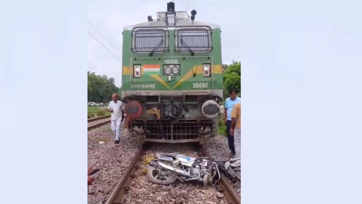 Bike rider crossed closed railway gate entered track bike loaded garlic collided train goods train stopped