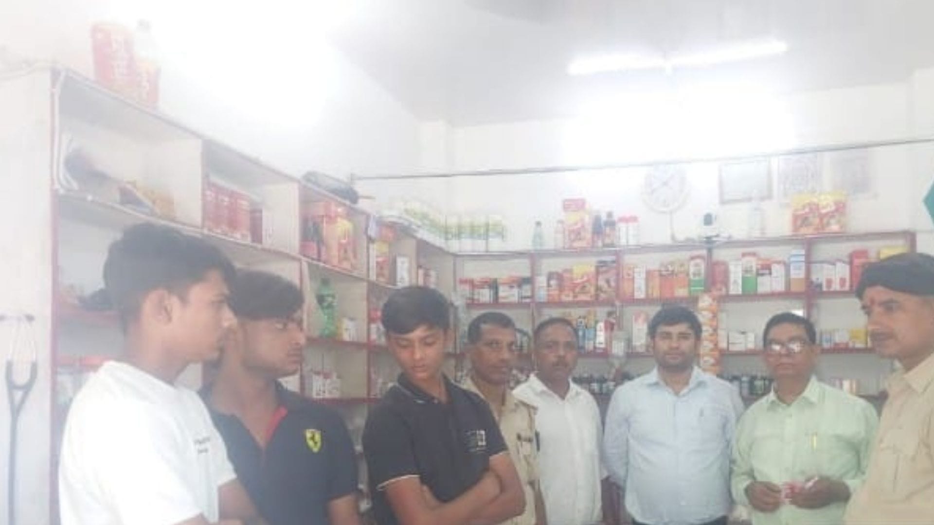 अवैध रूप से संचालित दवा दुकानों पर बड़ी कार्रवाई