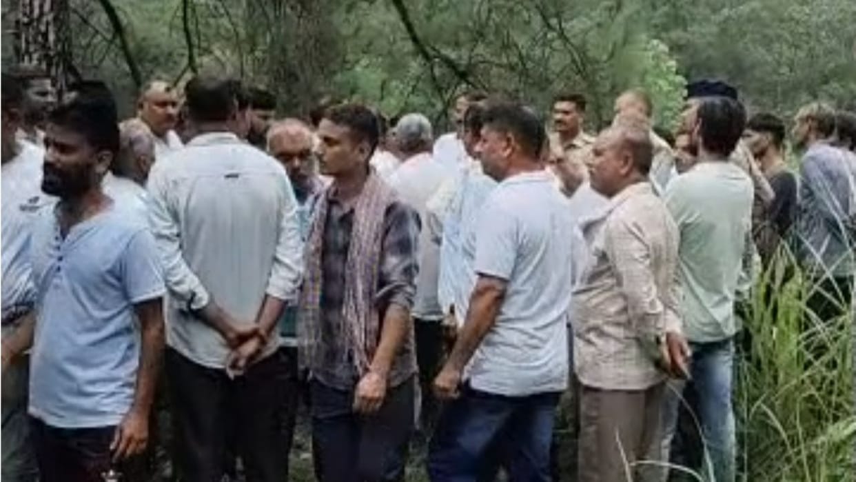 clashes between people at the cremation in hamirpur Barsar Kadsai Panchayat Bhevad Saheli Cemetery