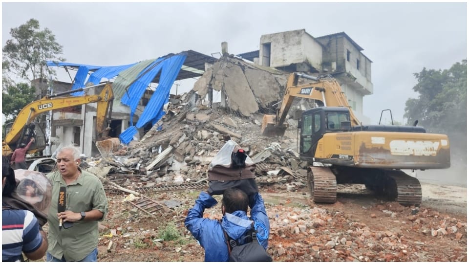 Machli Family's Illegal Properties Demolished in Bhopal Amid Love Drugs Jihad Allegations MP news in Hindi