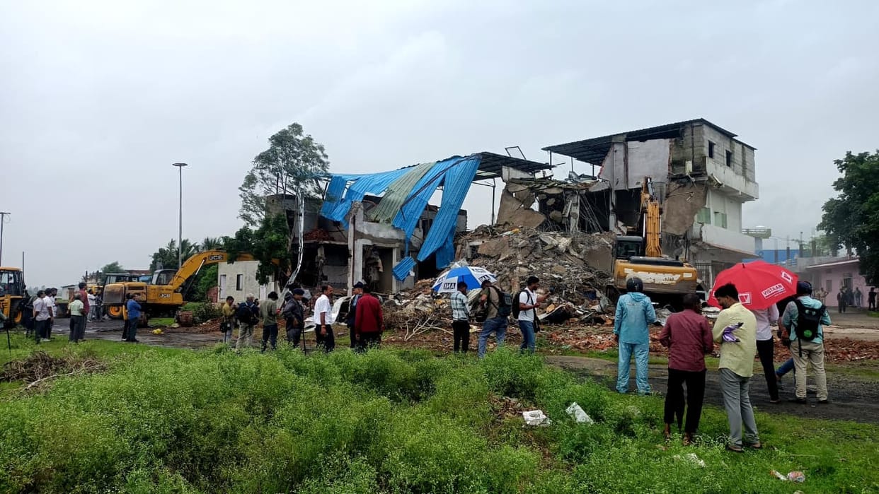 Bulldozer Action on Mafia Owned 50 Acre Land Worth Rs 150 Crore 6 Illegal Properties Demolished