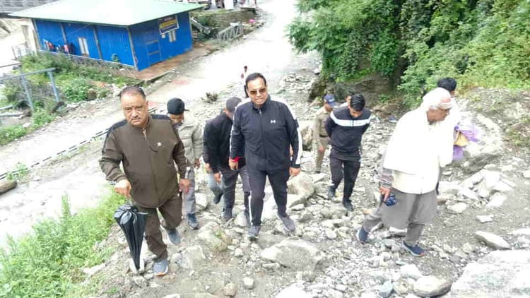 Rudraprayag: सोनप्रयाग पहुंचे बीकेटीसी के अध्यक्ष, किया केदारनाथ मार्ग पर भूस्खलन प्रभावित क्षेत्र का निरीक्षण