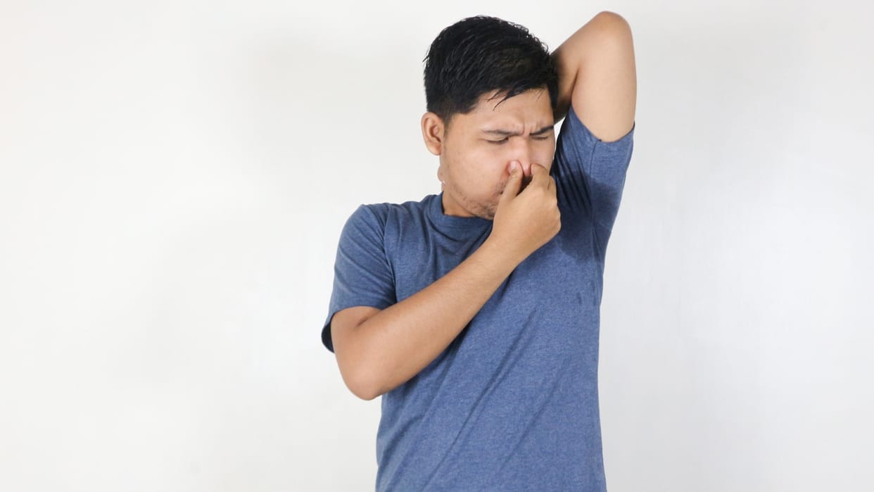how to get rid of body odor naturally at home paseene ki badboo kaise door karein