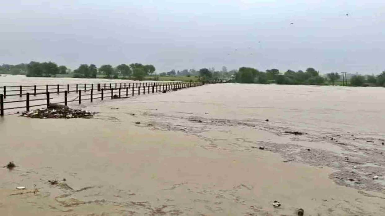 Guna News: Due to rain, flood-like situation in the villages of Guna and Jhansi border, the army took charge