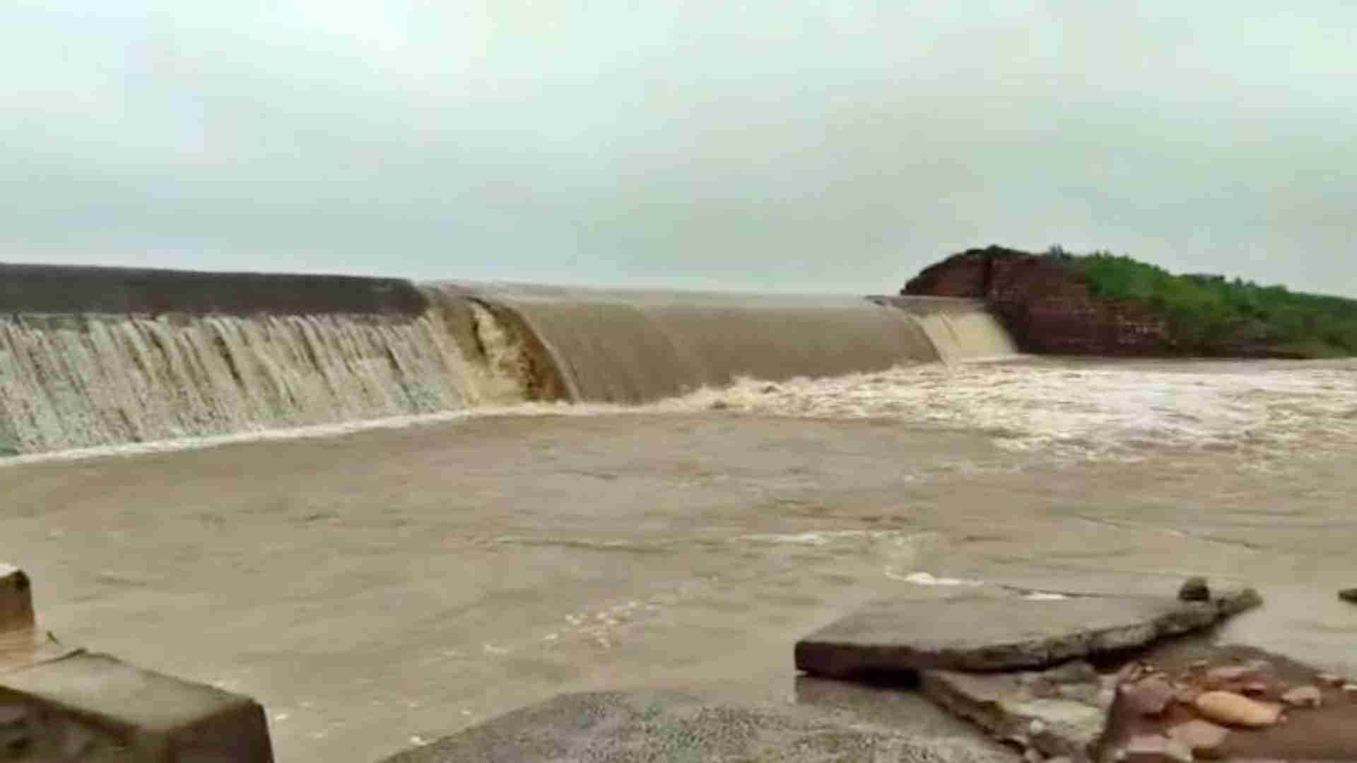 Guna News: Due to rain, flood-like situation in the villages of Guna and Jhansi border, the army took charge