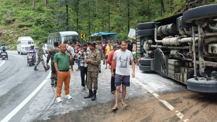 Chamoli Accident: बदरीनाथ हाईवे पर सोनला के पास बस दुर्घटनाग्रस्त, सेना के 31 जवानों को लेकर थी जा रही